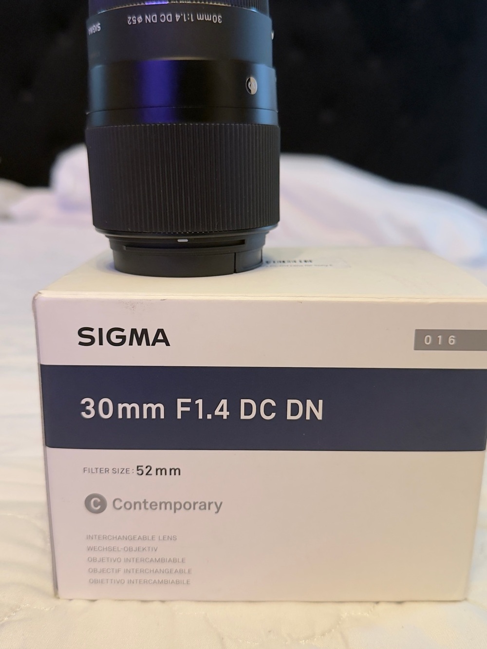 Sigma 30mm F1.4 Contemporary DC DN Lens for Sony E SONY E-mount comes the box